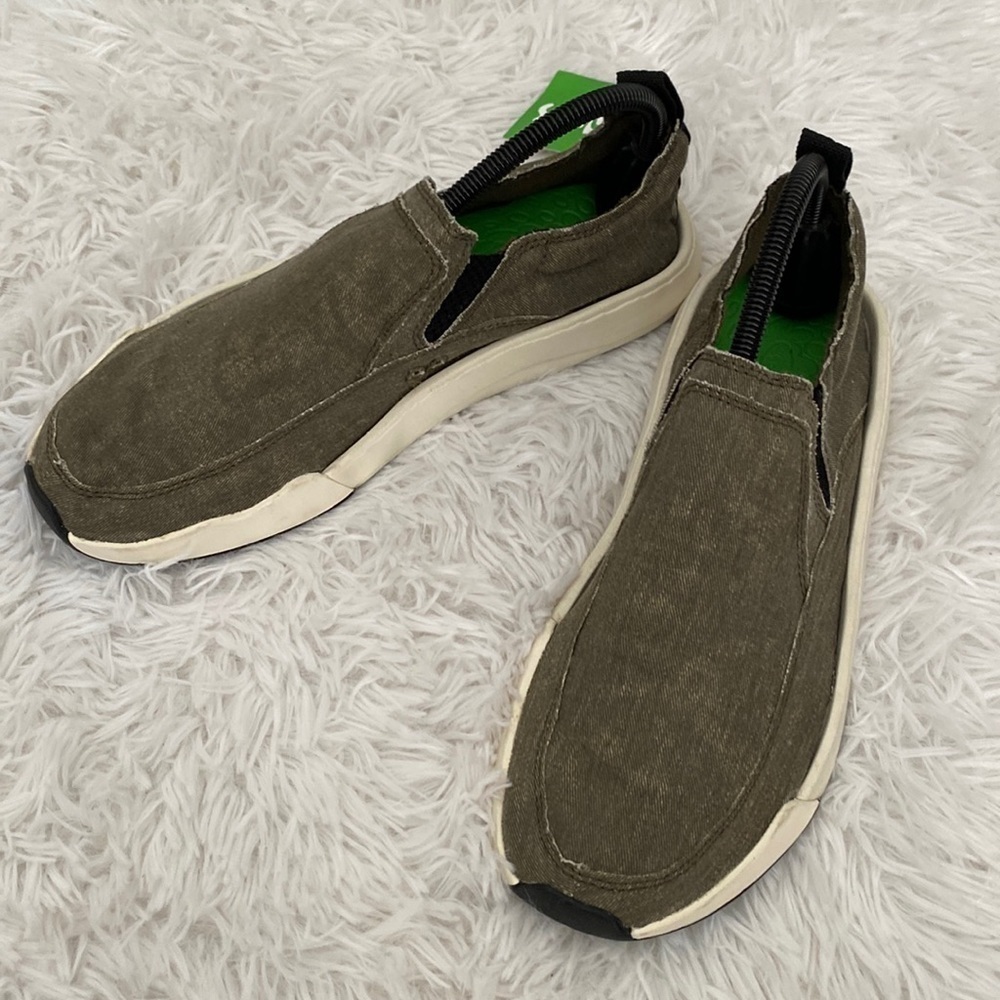 NWT Sanuk brown pull on sneakers